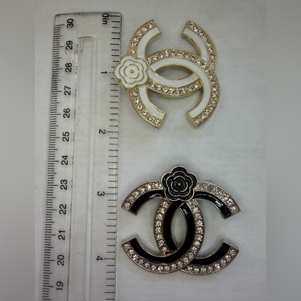 Beautiful Brooch– NWOT 💎 - Picture 3 of 3